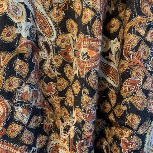 Roan and Ryan paisley print blouse with silver metallic threading.  Size M - Picture 4 of 6